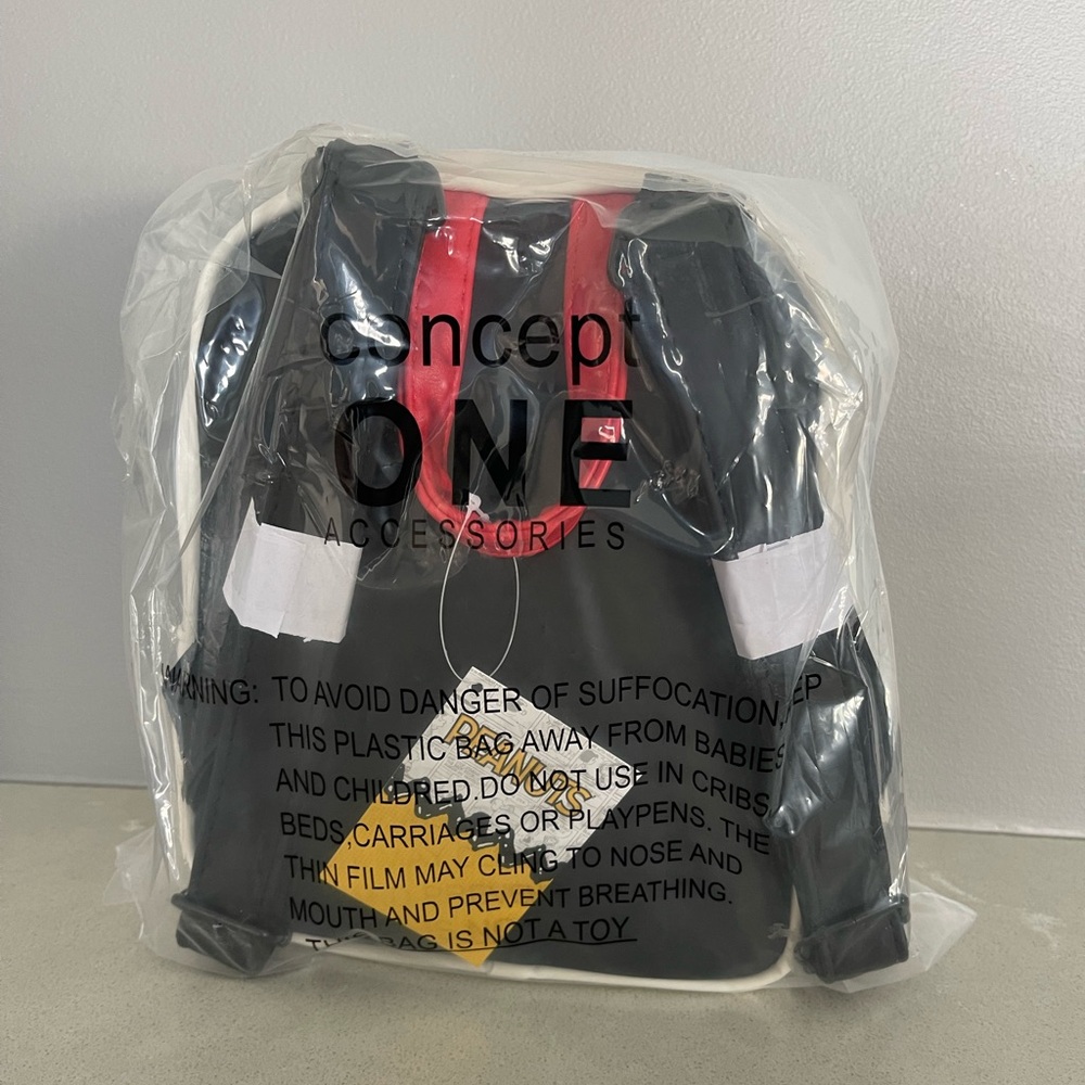 Snoopy mini backpack! - Picture 2 of 7